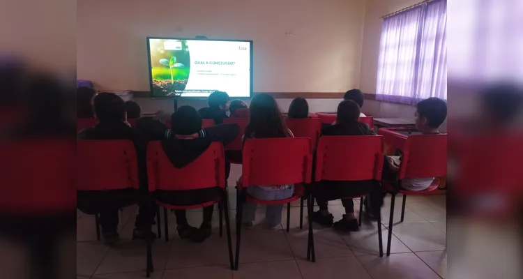 Turma de Ortigueira debate materiais sustentáveis e coleta seletiva