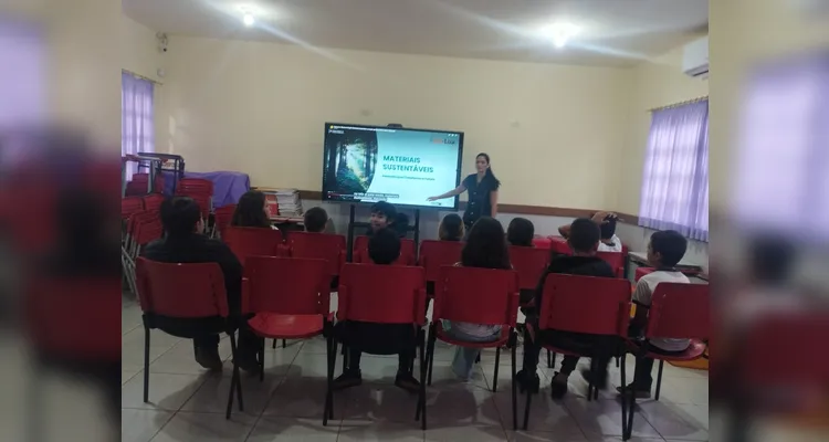 Turma de Ortigueira debate materiais sustentáveis e coleta seletiva