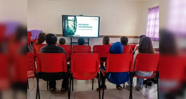 Turma de Ortigueira debate materiais sustentáveis e coleta seletiva