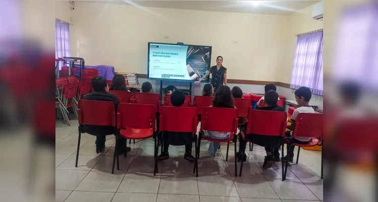Turma de Ortigueira debate materiais sustentáveis e coleta seletiva