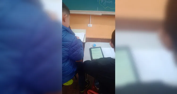 A turma realizou pesquisas e organizou gráficos e cartazes com os resultados.