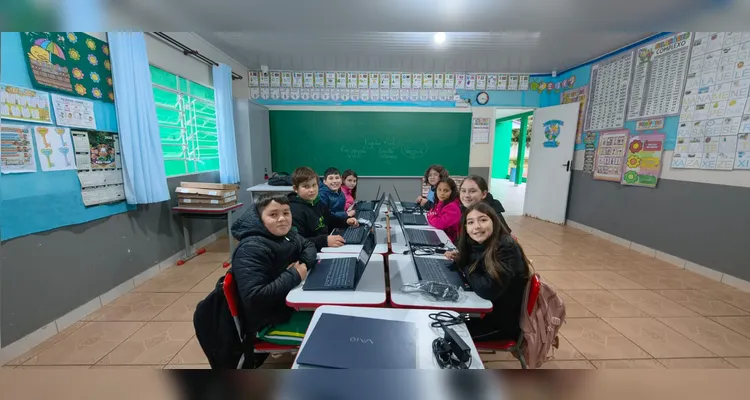 Os alunos realizaram rodas de conversa, pesquisas e confeccionaram cartazes sobre o tema.