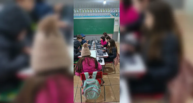 Os alunos realizaram rodas de conversa, pesquisas e confeccionaram cartazes sobre o tema.