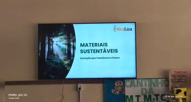 Veja a série de registros dentro e fora da sala de aula.