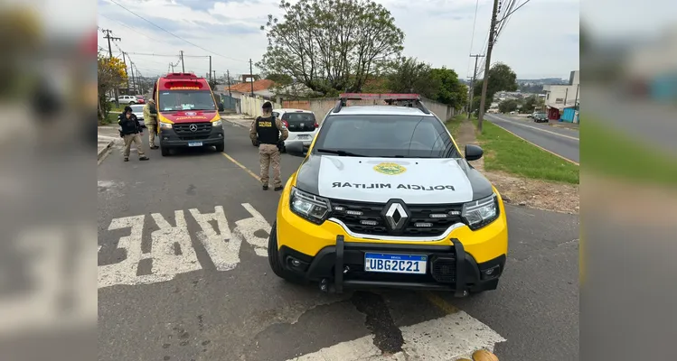 Motociclista fica ferido após se envolver em colisão com carro em PG