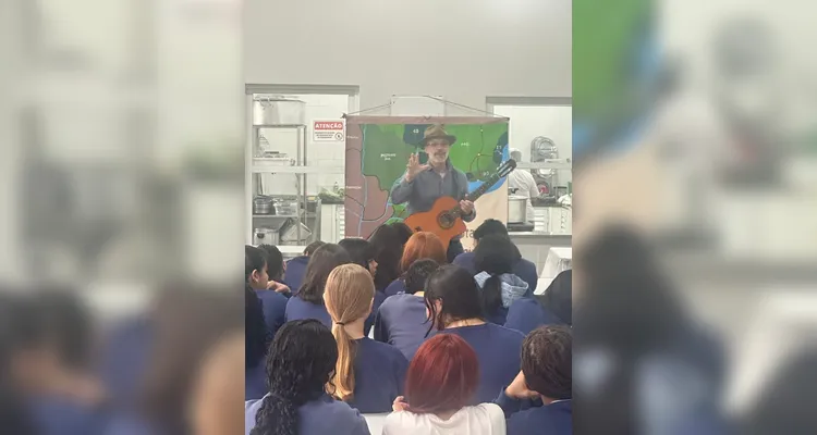 Colégio Cívico-Militar de PG celebra Dia do Tropeiro com música e história