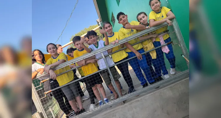 Na etapa prática, os alunos contribuíram com a coleta de óleo de cozinha usado e acompanharam, respeitando os cuidados necessários durante o processo, sua transformação em sabão.