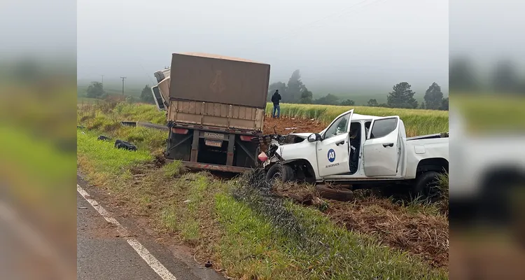 Cinco pessoas morrem em colisão frontal na PR-090, em Ventania
