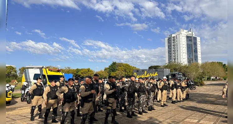 Mais de 100 pessoas são abordadas durante Operação OMNIS em PG