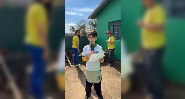 Os alunos assumiram funções de apresentadores e repórteres no “Plantão Climático”, compartilhando conhecimentos sobre o El Niño.
