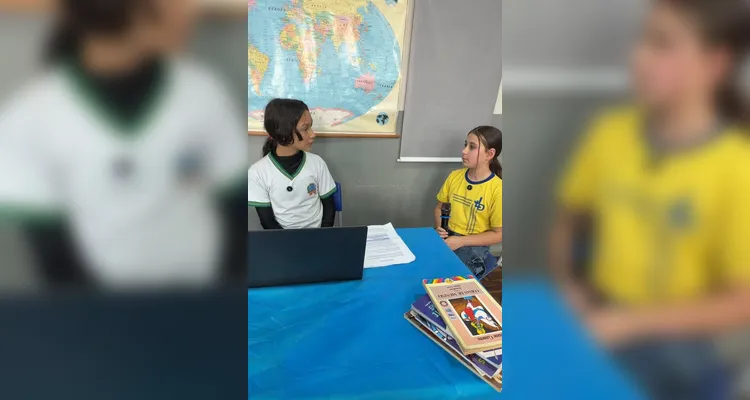 Os alunos assumiram funções de apresentadores e repórteres no “Plantão Climático”, compartilhando conhecimentos sobre o El Niño.