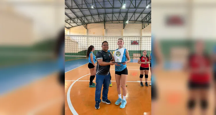 Equipes de Palmeira e Tibagi conquistam a 3ª etapa do Desafio AMCG de Vôlei