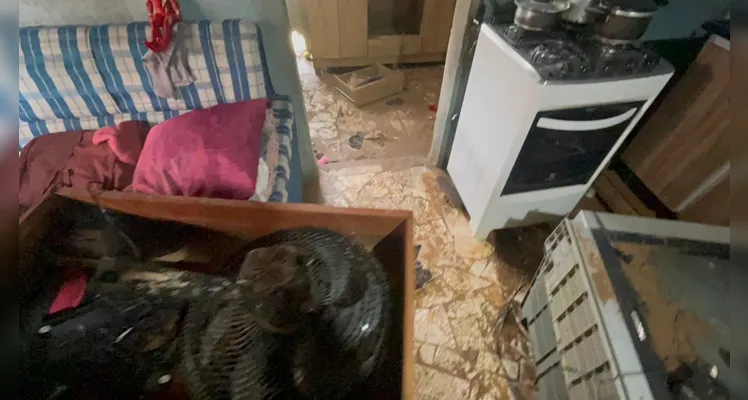 Casa é parcialmente interditada após alagamento na região de Uvaranas