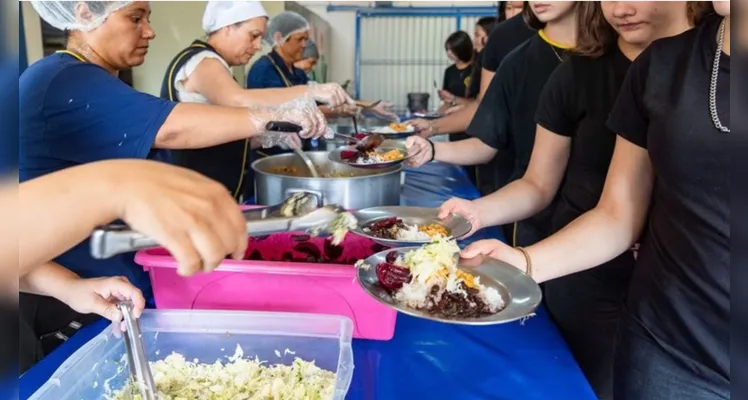 A programação considera as necessidades nutricionais dos estudantes