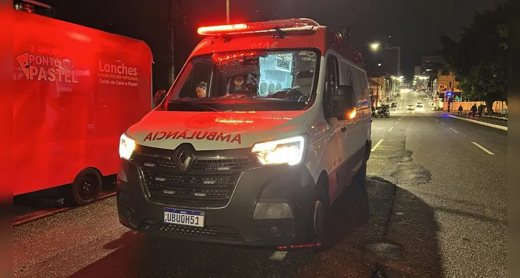 Apesar dos fortes danos no automóvel, ninguém se feriu gravemente.