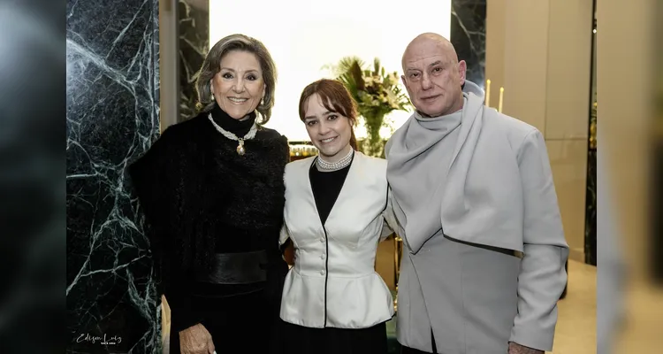 Joalheria Gravina recebe debutantes do Ponta Lagoa