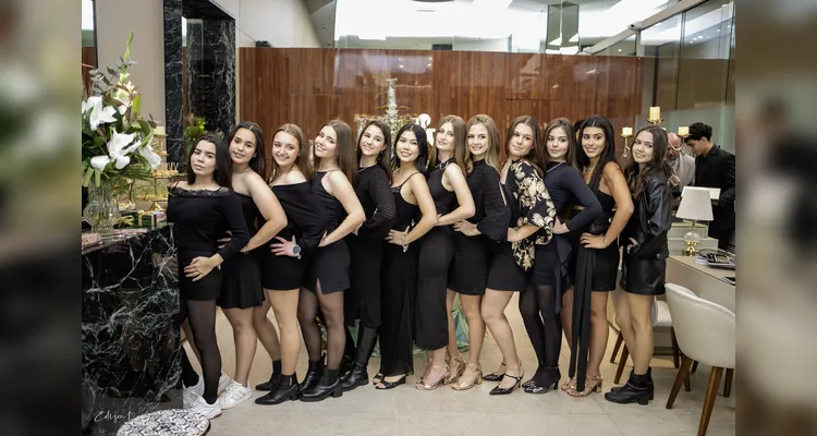 Joalheria Gravina recebe debutantes do Ponta Lagoa