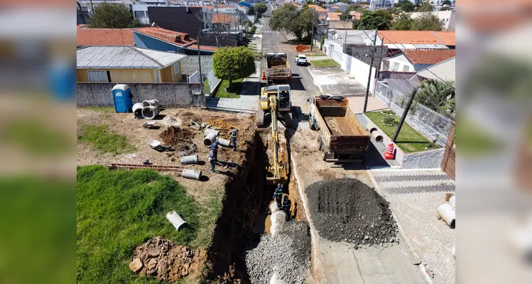 A Secretaria realizou o isolamento das áreas e passou para uma programação emergencial de recuperação e reparos, priorizando aqueles locais com maior instabilidade.