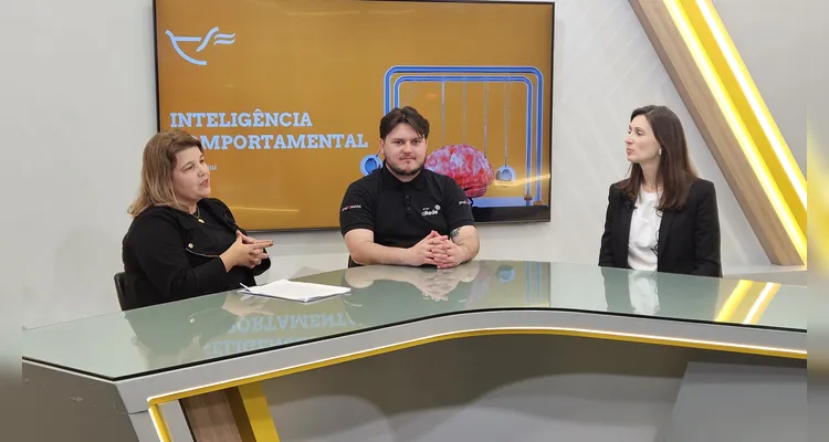 O painel relacionou inteligência comportamental a cinco dimensões: autoconhecimento, autogestão, consciência social, habilidades de relacionamento e tomada de decisão responsável.