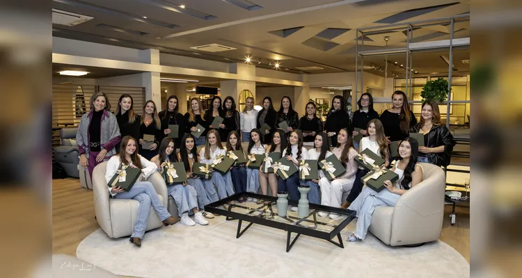 Lojas Attuale recebe debutantes Ponta-Lagoa