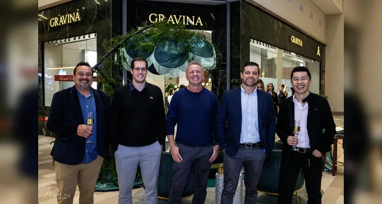 Joalheria Gravina recebe debutantes do Ponta Lagoa