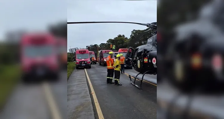 A ocorrência foi registrada às 8h20 e deixou os motoristas das duas carretas gravemente feridos.