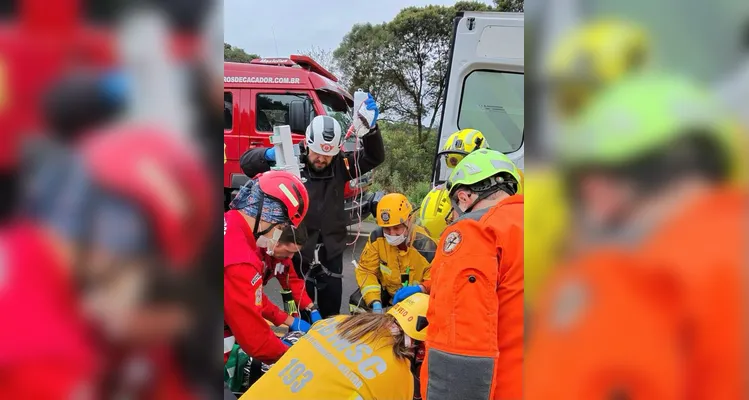A ocorrência foi registrada às 8h20 e deixou os motoristas das duas carretas gravemente feridos.