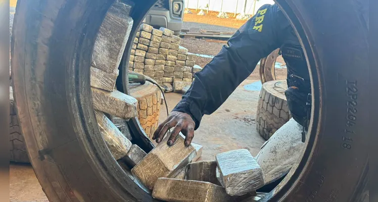 Estepes de carreta escondiam mais de 150 kg de drogas na BR-163