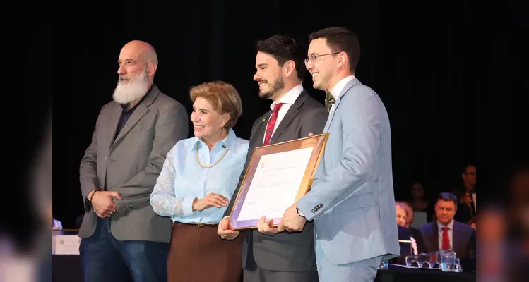 Confira imagens da Sessão Solene.