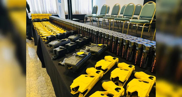 Foram entregues 175 kits de armamento de incapacitação neuromuscular e 350 espargidores de gás.