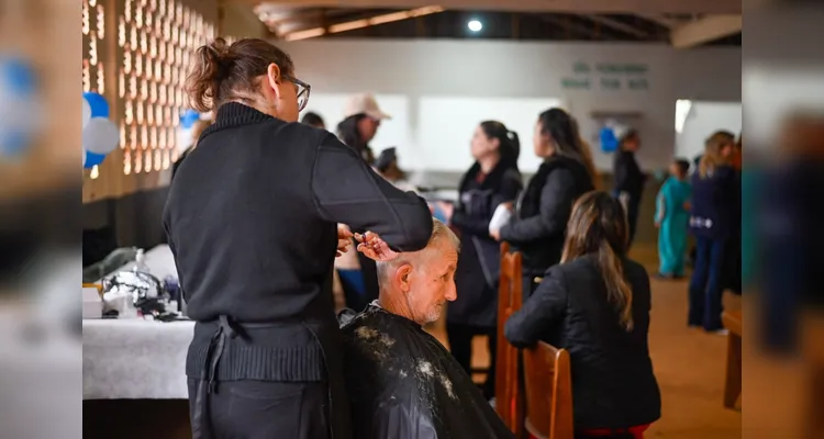 O evento foi estruturado para ser um “dia de cuidados” completo, oferecendo à comunidade diversos serviços de saúde e bem-estar