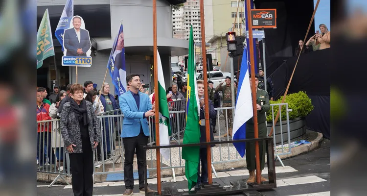 Veja fotos da abertura do desfile dos 203 anos de Ponta Grossa