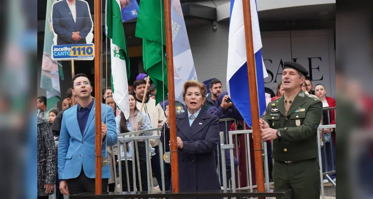 Veja fotos da abertura do desfile dos 203 anos de Ponta Grossa