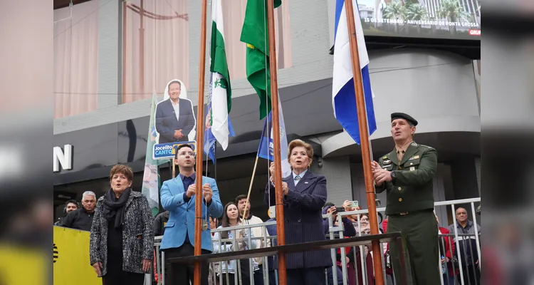 Veja fotos da abertura do desfile dos 203 anos de Ponta Grossa