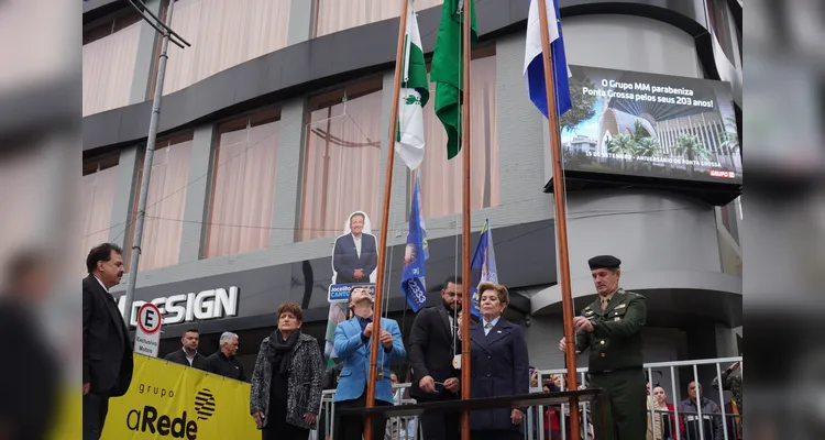 Veja fotos da abertura do desfile dos 203 anos de Ponta Grossa