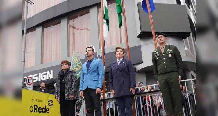 Veja fotos da abertura do desfile dos 203 anos de Ponta Grossa