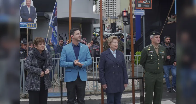 Veja fotos da abertura do desfile dos 203 anos de Ponta Grossa