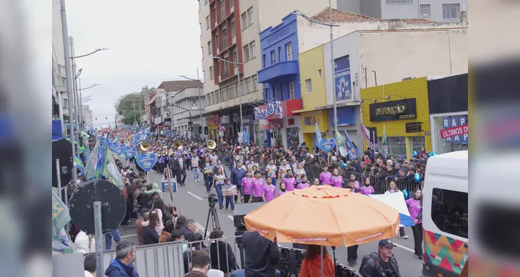 Escolas e entidades marcam presença no desfile dos 203 anos de PG