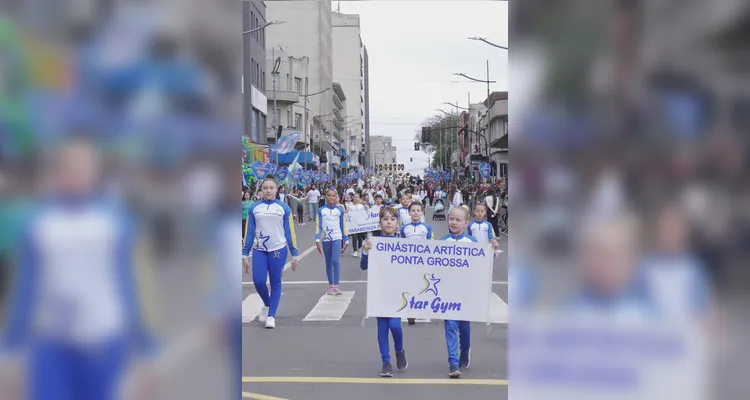 Escolas e entidades marcam presença no desfile dos 203 anos de PG