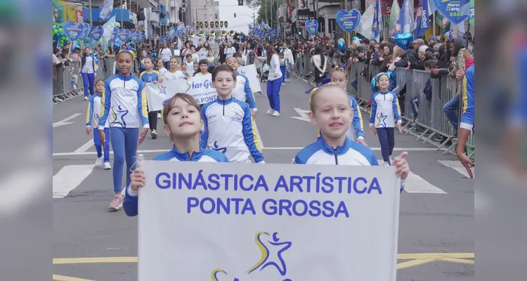 Escolas e entidades marcam presença no desfile dos 203 anos de PG