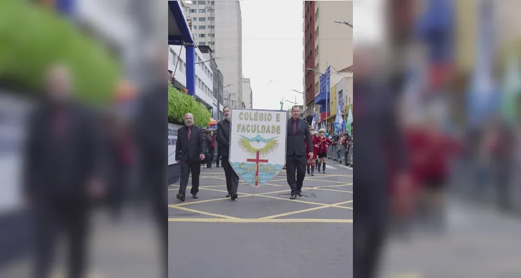 Escolas e entidades marcam presença no desfile dos 203 anos de PG