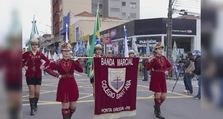 Escolas e entidades marcam presença no desfile dos 203 anos de PG