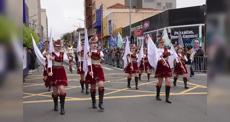Escolas e entidades marcam presença no desfile dos 203 anos de PG