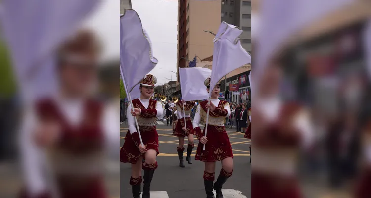 Escolas e entidades marcam presença no desfile dos 203 anos de PG