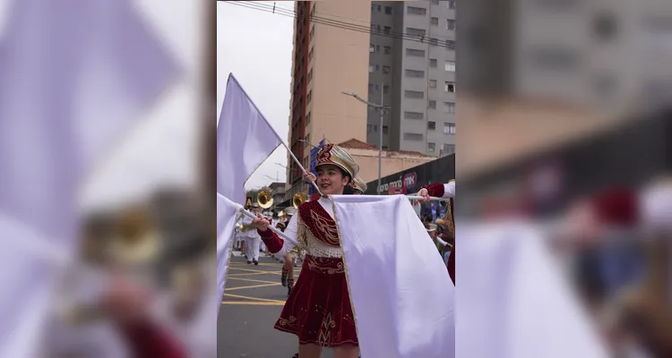 Escolas e entidades marcam presença no desfile dos 203 anos de PG