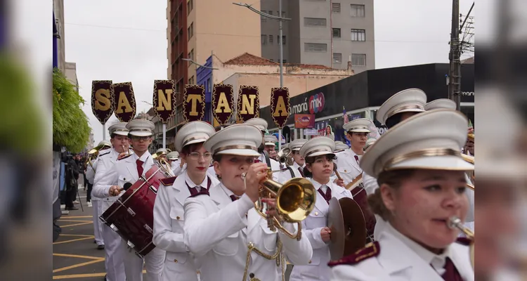 Escolas e entidades marcam presença no desfile dos 203 anos de PG