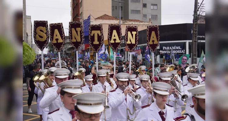 Escolas e entidades marcam presença no desfile dos 203 anos de PG