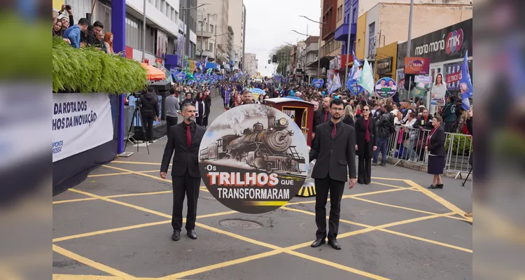 Escolas e entidades marcam presença no desfile dos 203 anos de PG