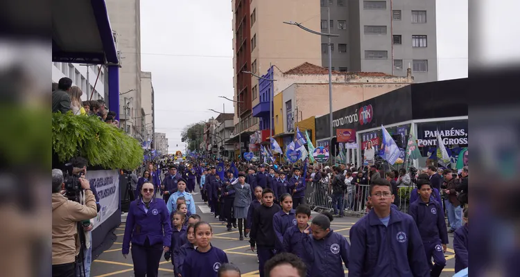 Escolas e entidades marcam presença no desfile dos 203 anos de PG
