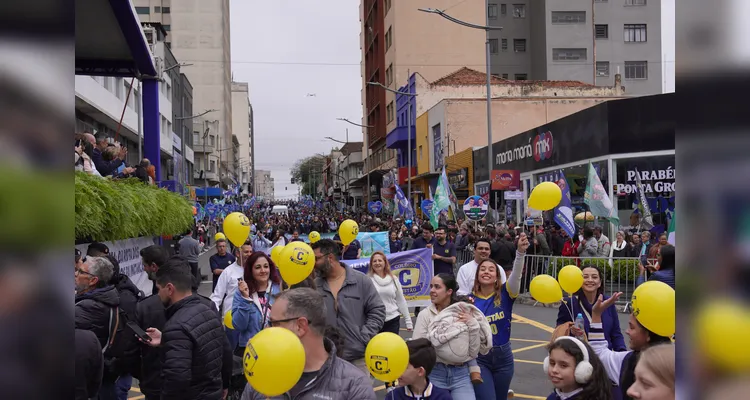 Escolas e entidades marcam presença no desfile dos 203 anos de PG